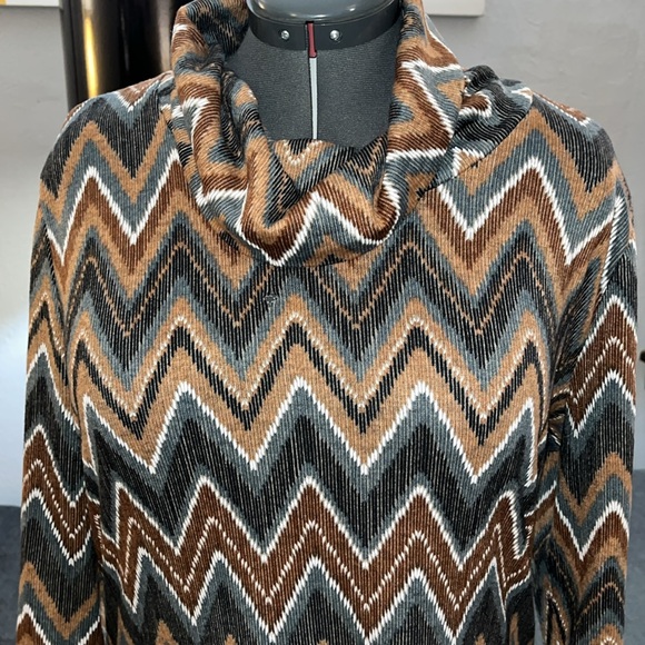 Tacera Turtle Neck Dress - Picture 3 of 6